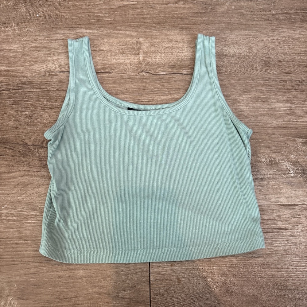 SHEIN Light Green Ribbed Crop Top